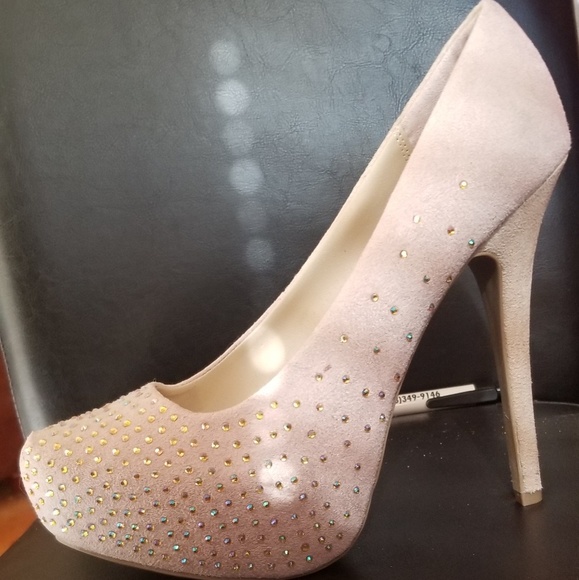 Shoes - Picture 1 of 4